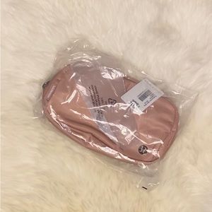 Lululemon everywhere belt bag
